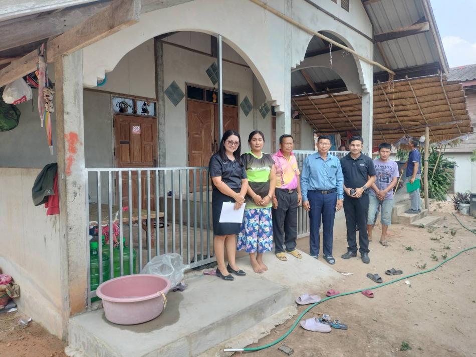 นายคาร สุยะรัตน์  นายกองค์การบริหารส่วนตำบลโนนงาม พร้อมด้วย หัวหน้าสำนักปลัดและนักพัฒนาชุมชน ออกเยี่ยมและให้กำลังใจผู้พิการ หมู่ที่ ๔ และ หมู่ที่ ๕ ตำบลโนนงาม