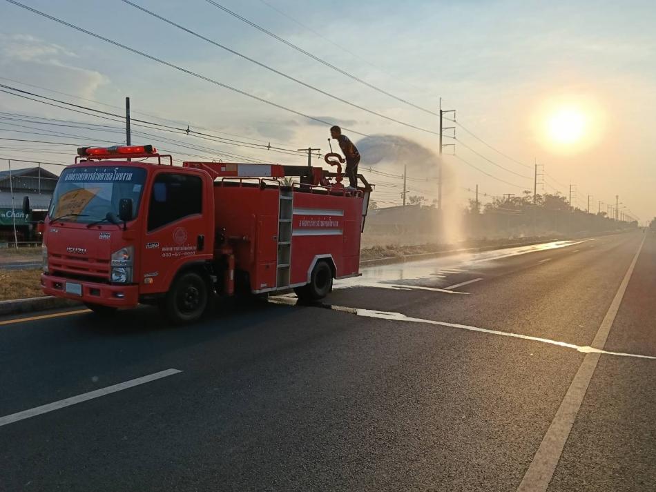 องค์การบริหารส่วนตำบลโนนงาม ได้รับแจ้งเหตุไฟไหม้เกาะกลางถนนบริเวณหน้าฟ้าโฟร์รีสอร์ท บ้านนาเรือง หมู่ที่ ๗ ต.โนนงาม  จึงได้ออกให้บริการในการดับไฟ เวลา ๑๗.๓๐ น.